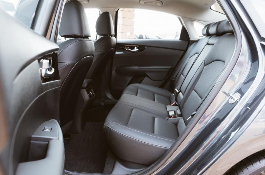 Интерьер Kia Cerato 2.0 2019 года  (LA) (фото 32 из 40)
